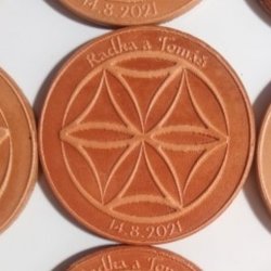 Originálne kožené svadobné magnetky vyrobené podľa vlastnej predlohy