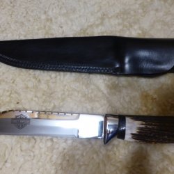 Dýka  Rambo, dľžka 40cm, mat. čepele N690, rukoväť nerez,koža,paroh
